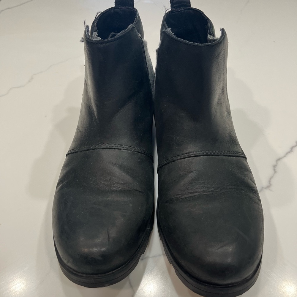 Black Leather Sorel Emilie Chelsea Boots, Size 8 - Picture 3 of 4